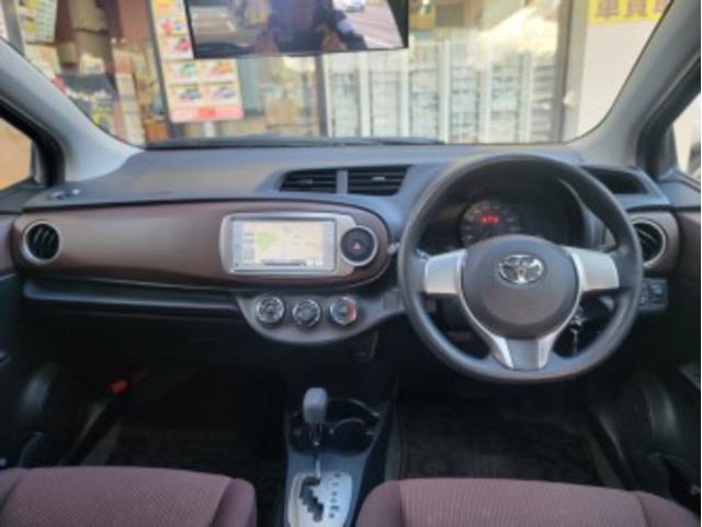 ヴィッツ ジュエラ　ナビゲーション・バックモニター・ＥＴＣ・ウインカードアミラー・スマートキー（13枚目）