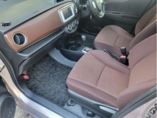 ヴィッツ ジュエラ　ナビゲーション・バックモニター・ＥＴＣ・ウインカードアミラー・スマートキー（16枚目）