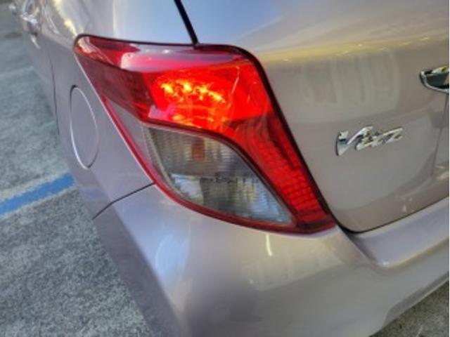 ヴィッツ ジュエラ　ナビゲーション・バックモニター・ＥＴＣ・ウインカードアミラー・スマートキー（25枚目）