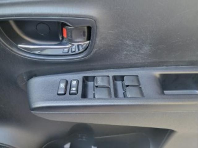 ヴィッツ ジュエラ　ナビゲーション・バックモニター・ＥＴＣ・ウインカードアミラー・スマートキー（33枚目）