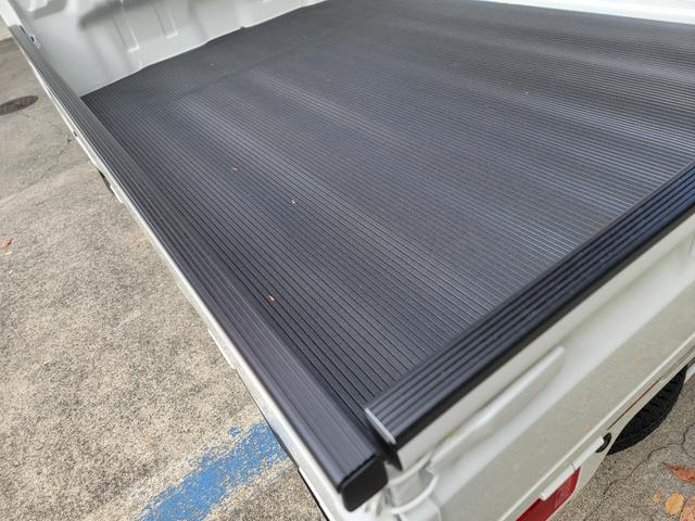 キャリイトラック ＫＣエアコン・パワステ　４ＷＤ・スズキセーフティサポート・ＬＥＤヘッドライト・シンプルナビ（スピーカー付き）・エアコン・パワーステアリング・パワーウインドウ・ゴムマット・アッパーガード・荷台マット・キーレス・ＥＴＣ（10枚目）