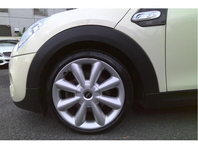 ＭＩＮＩ クーパーＳ　クーパーＳ（４名）６速Ｍ／Ｔ・ブラックレザー・ヘッドアップディスプレイ・シートヒーター・バックカメラ・純正ナビＥＴＣ・１８インチＡＷ（8枚目）