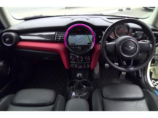ＭＩＮＩ クーパーＳ　クーパーＳ（４名）６速Ｍ／Ｔ・ブラックレザー・ヘッドアップディスプレイ・シートヒーター・バックカメラ・純正ナビＥＴＣ・１８インチＡＷ（13枚目）