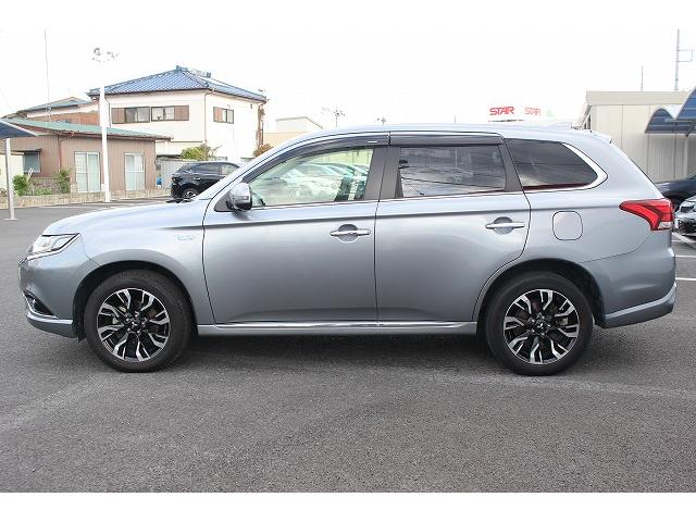 アウトランダーＰＨＥＶ Ｇナビパッケージ　純正ナビ／地デジ／３６０°カメラ／４ＷＤ／ハーフレザーシート／パワーシート／衝突軽減ブレーキ／レーダークルーズコントロール／」（9枚目）