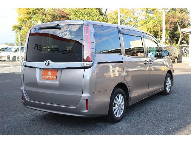 ノア Ｇ　純正１０型ナビ／Ｂカメラ／片側電動ドア／衝突軽減／シートヒーター／クルコン／ＬＥＤ／ＥＴＣ（7枚目）