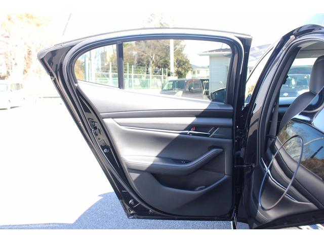 ＭＡＺＤＡ３セダン ＸＤ　Ｌパッケージ　黒革シート／ＢＯＳＥ／純正ナビ／バックカメラ／地デジ／レーダークルーズ／シートヒーター／ＥＴＣ／（24枚目）
