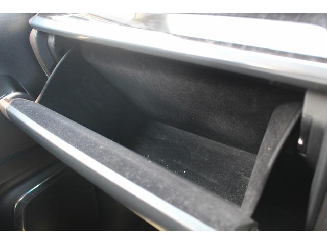 ヴェルファイアハイブリッド ＺＲ　３眼ＬＥＤ／黒革シート／純正１０型ナビ／地デジ／衝突軽減／Ｂカメラ／レーダークルーズ／シートエアコン／（19枚目）