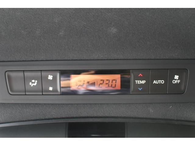 ヴォクシー ハイブリッドＺＳ　後期型／．後席モニター／社外ナビ／両側電動／Ｂカメラ／衝突軽減／クルコン／ＥＴＣ／（45枚目）