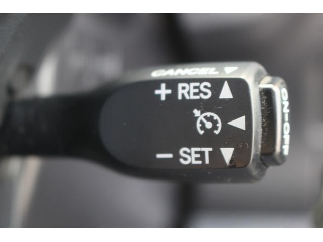 ヴォクシー ハイブリッドＺＳ　後期型／．後席モニター／社外ナビ／両側電動／Ｂカメラ／衝突軽減／クルコン／ＥＴＣ／（52枚目）