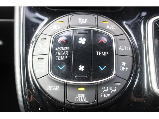 ヴォクシー ハイブリッドＺＳ　後期型／．後席モニター／社外ナビ／両側電動／Ｂカメラ／衝突軽減／クルコン／ＥＴＣ／（68枚目）