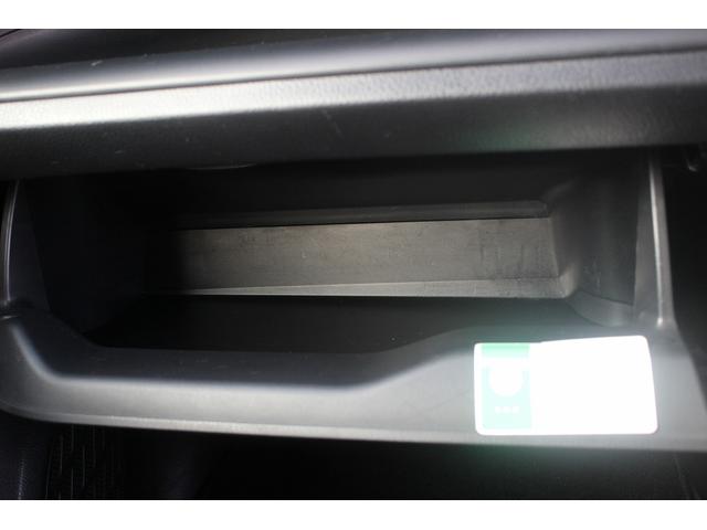ヴォクシー ハイブリッドＺＳ　後期型／．後席モニター／社外ナビ／両側電動／Ｂカメラ／衝突軽減／クルコン／ＥＴＣ／（72枚目）