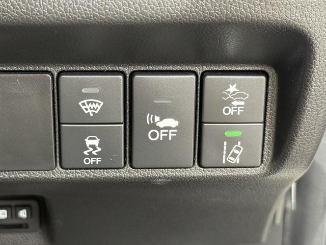 シャトル ハイブリッドＺ　ホンダセンシング　純正８型ナビ／地デジ／バックカメラ／衝突軽減／ＬＥＤ／ＥＴＣ／クーズコントロール／シートヒーター／（6枚目）