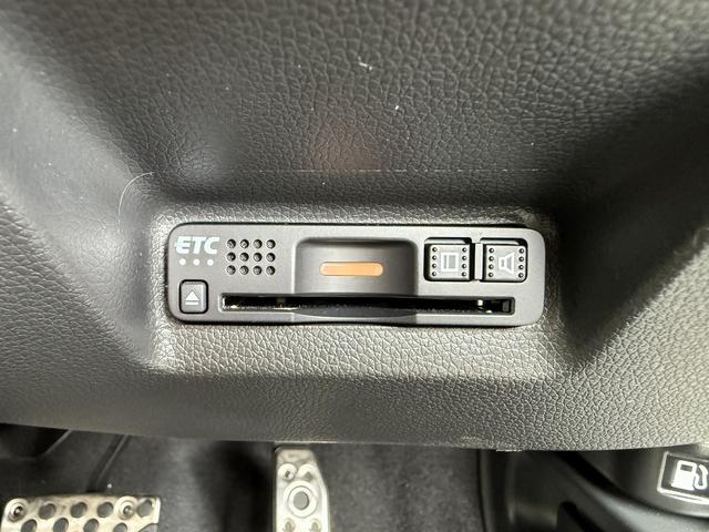 シャトル ハイブリッドＺ　ホンダセンシング　純正８型ナビ／地デジ／バックカメラ／衝突軽減／ＬＥＤ／ＥＴＣ／クーズコントロール／シートヒーター／（8枚目）