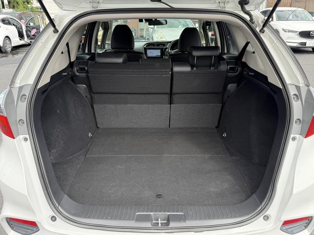 シャトル ハイブリッドＺ　ホンダセンシング　純正８型ナビ／地デジ／バックカメラ／衝突軽減／ＬＥＤ／ＥＴＣ／クーズコントロール／シートヒーター／（16枚目）