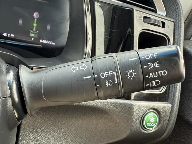 シャトル ハイブリッドＺ　ホンダセンシング　純正８型ナビ／地デジ／バックカメラ／衝突軽減／ＬＥＤ／ＥＴＣ／クーズコントロール／シートヒーター／（60枚目）