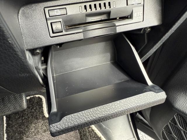 ノア ハイブリッドＳｉ　ダブルバイビー　モデリスタ／後席モニター／半革シート／純正９型ナビ／地デジ／Ｂカメラ／衝突軽減ブレーキ／両側電動スライドドア／（53枚目）