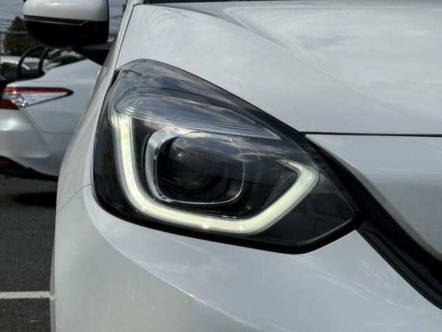 フィット ｅ：ＨＥＶベーシック　社外ナビ／ＳＤオーディオ／レーダークルーズ／ＬＥＤ／コーナーセンサー／衝突軽減／スマートキー／プッシュスタート／（12枚目）