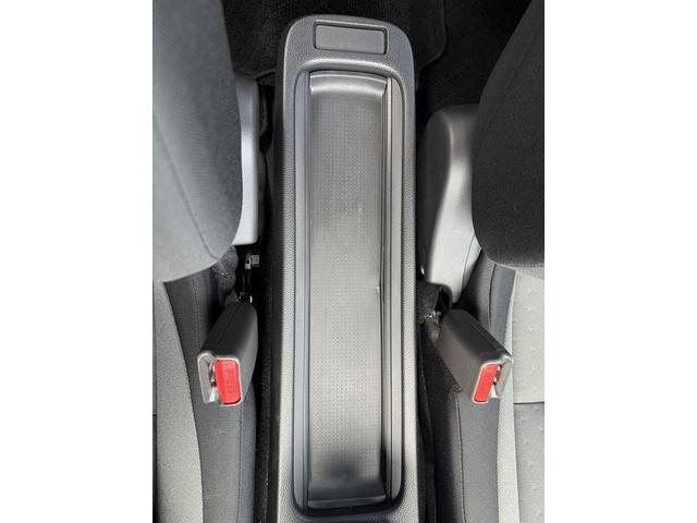 フィット ｅ：ＨＥＶベーシック　社外ナビ／ＳＤオーディオ／レーダークルーズ／ＬＥＤ／コーナーセンサー／衝突軽減／スマートキー／プッシュスタート／（63枚目）