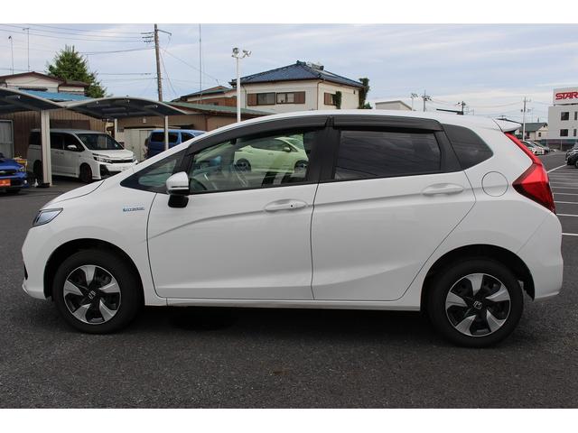 フィットハイブリッド Ｆ　純正ナビ／衝突軽減ブレーキ／レーンキープ／４ＷＤ／ＥＴＣ／Ｂｌｕｔｏｏｔｈ接続可能／クルーズコントロール／スマートキー（9枚目）