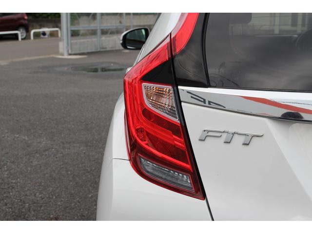 フィットハイブリッド Ｆ　純正ナビ／衝突軽減ブレーキ／レーンキープ／４ＷＤ／ＥＴＣ／Ｂｌｕｔｏｏｔｈ接続可能／クルーズコントロール／スマートキー（17枚目）