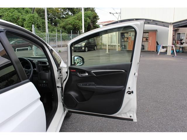 フィットハイブリッド Ｆ　純正ナビ／衝突軽減ブレーキ／レーンキープ／４ＷＤ／ＥＴＣ／Ｂｌｕｔｏｏｔｈ接続可能／クルーズコントロール／スマートキー（23枚目）