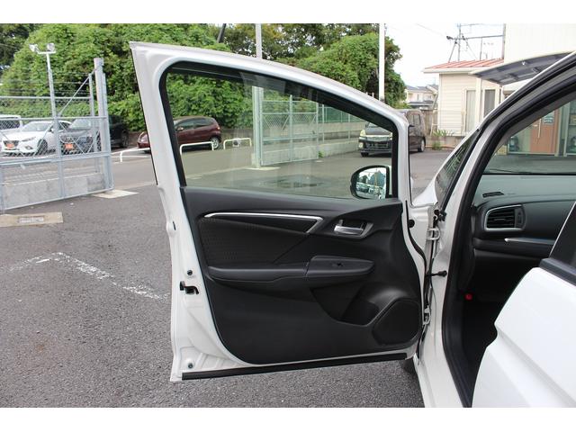 フィットハイブリッド Ｆ　純正ナビ／衝突軽減ブレーキ／レーンキープ／４ＷＤ／ＥＴＣ／Ｂｌｕｔｏｏｔｈ接続可能／クルーズコントロール／スマートキー（29枚目）
