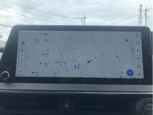プリウス Ｚ　メーカー１２．３型ナビ／アラウンドビューカメラ／地デジ／黒革シート／ＥＴＣ２．０／電動リアゲート／シートエアコン／パワーシート／シートヒーター／パーキングアシスト／ＬＥＤヘッドライト／置くだけ充電（3枚目）
