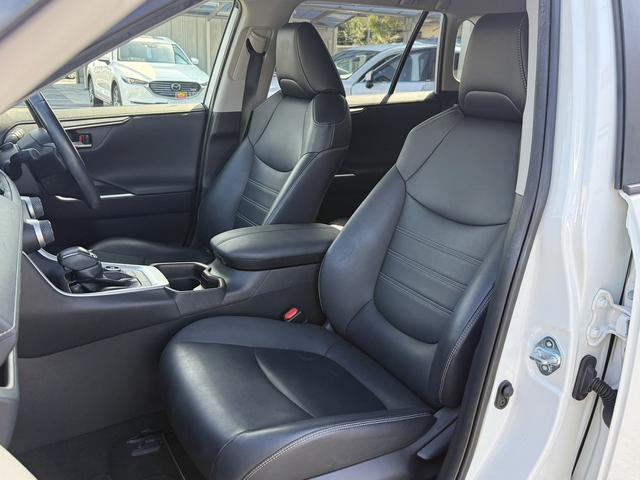 RAV4 ハイブリッドG 純正ナビ/地デジ/バックカメラ/パワーバックドア/シートーヒーター/パワーシート/LEDヘッドライト/衝突軽減ブレーキ/レーダークーズコントロール/スマートキー/プッシュスタート/ETC/(40枚目)