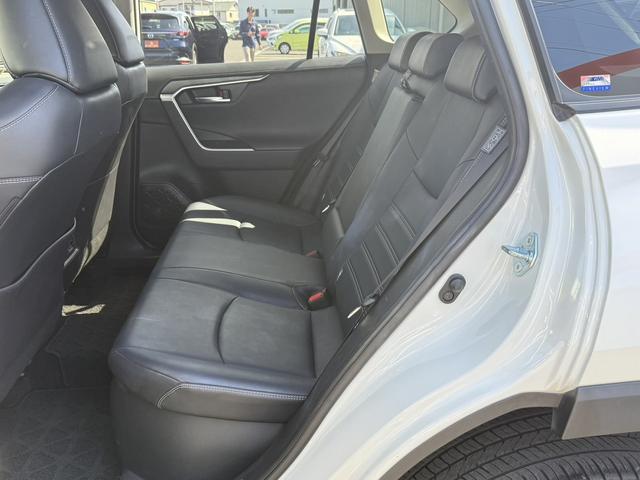RAV4 ハイブリッドG 純正ナビ/地デジ/バックカメラ/パワーバックドア/シートーヒーター/パワーシート/LEDヘッドライト/衝突軽減ブレーキ/レーダークーズコントロール/スマートキー/プッシュスタート/ETC/(41枚目)