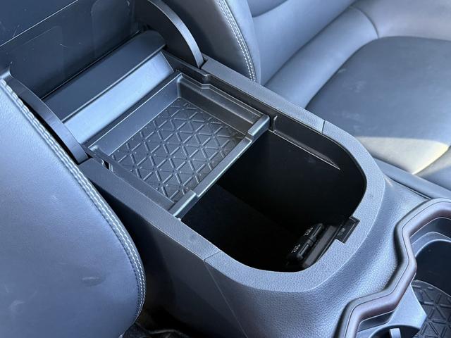 RAV4 ハイブリッドG 純正ナビ/地デジ/バックカメラ/パワーバックドア/シートーヒーター/パワーシート/LEDヘッドライト/衝突軽減ブレーキ/レーダークーズコントロール/スマートキー/プッシュスタート/ETC/(61枚目)