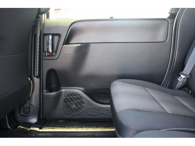 ヴォクシー ＺＳ　煌ＩＩ　走行９．６万ｋｍ１０型ナビ後席モニター両側７人乗（22枚目）