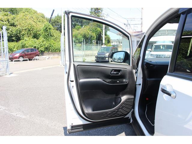 ヴォクシー ＺＳ　煌ＩＩ　走行９．６万ｋｍ１０型ナビ後席モニター両側７人乗（68枚目）