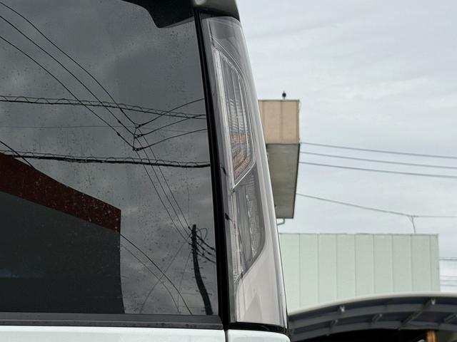 ステップワゴンスパーダ ｅ：ＨＥＶスパーダ　Ｇ・ＥＸ　ホンダセンシング　純正９型ナビ／両側電動スライドドア／地デジ／バックカメラ／衝突軽減ブレーキ／ＥＴＣ２．０／シートヒーター／ハーフレザー／クルーズコントロール／ＬＥＤヘッドライト／Ｂｌｕｔｏｏｔｈ接続可能（15枚目）