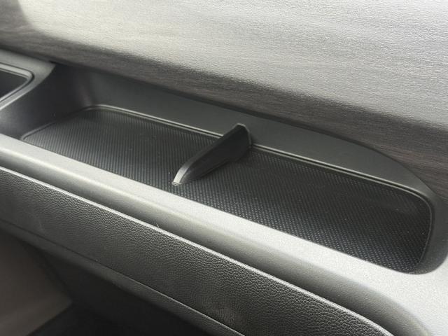 フリード＋ハイブリッド ハイブリッドＥＸ　令和１年登録／Ｓ・Ｃパッケージ／純正ナビ／地デジ／バックカメラ／両側電動スライドドア／衝突軽減ブレーキ／クルーズコントロール／ＥＴＣ／純正１５インチＡＷ／ＬＥＤヘッド／スマートキー／プッシュスタート／（69枚目）