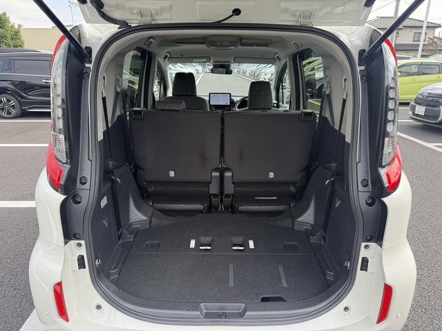 シエンタ ハイブリッドＺ　７人乗り／メーカー１０．５型ナビ／両側電動スライドドア／衝突軽減ブレーキ／地デジ／バックカメラ／レーダークルーズコントロール／ステアリングヒーター／ＥＴＣ／ＬＥＤヘッドライト／シートヒーター（32枚目）