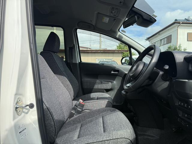 シエンタ ハイブリッドＺ　７人乗り／メーカー１０．５型ナビ／両側電動スライドドア／衝突軽減ブレーキ／地デジ／バックカメラ／レーダークルーズコントロール／ステアリングヒーター／ＥＴＣ／ＬＥＤヘッドライト／シートヒーター（35枚目）