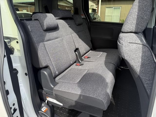 シエンタ ハイブリッドＺ　７人乗り／メーカー１０．５型ナビ／両側電動スライドドア／衝突軽減ブレーキ／地デジ／バックカメラ／レーダークルーズコントロール／ステアリングヒーター／ＥＴＣ／ＬＥＤヘッドライト／シートヒーター（38枚目）