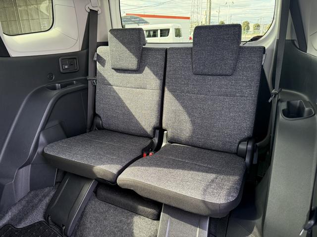 シエンタ ハイブリッドＺ　７人乗り／メーカー１０．５型ナビ／両側電動スライドドア／衝突軽減ブレーキ／地デジ／バックカメラ／レーダークルーズコントロール／ステアリングヒーター／ＥＴＣ／ＬＥＤヘッドライト／シートヒーター（41枚目）