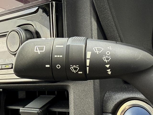 シエンタ ハイブリッドＺ　７人乗り／メーカー１０．５型ナビ／両側電動スライドドア／衝突軽減ブレーキ／地デジ／バックカメラ／レーダークルーズコントロール／ステアリングヒーター／ＥＴＣ／ＬＥＤヘッドライト／シートヒーター（51枚目）