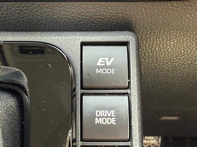 シエンタ ハイブリッドＺ　７人乗り／メーカー１０．５型ナビ／両側電動スライドドア／衝突軽減ブレーキ／地デジ／バックカメラ／レーダークルーズコントロール／ステアリングヒーター／ＥＴＣ／ＬＥＤヘッドライト／シートヒーター（56枚目）