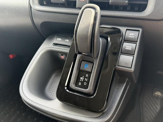 シエンタ ハイブリッドＺ　７人乗り／メーカー１０．５型ナビ／両側電動スライドドア／衝突軽減ブレーキ／地デジ／バックカメラ／レーダークルーズコントロール／ステアリングヒーター／ＥＴＣ／ＬＥＤヘッドライト／シートヒーター（58枚目）