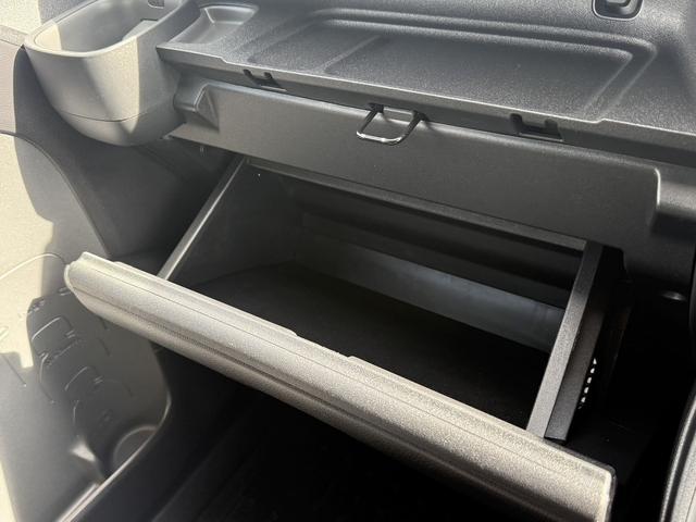 シエンタ ハイブリッドＺ　７人乗り／メーカー１０．５型ナビ／両側電動スライドドア／衝突軽減ブレーキ／地デジ／バックカメラ／レーダークルーズコントロール／ステアリングヒーター／ＥＴＣ／ＬＥＤヘッドライト／シートヒーター（71枚目）