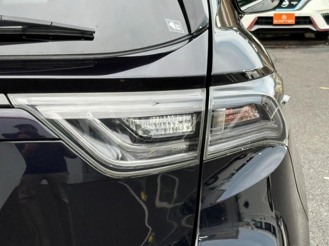 ハリアー プレミアム 4WD/社外ナビ/地デジ/クルーズコントロール/LEDヘッドライト/レザーシート/パワーシート/シートヒーター/ブルートゥースオーディオ/スマートキー/プッシュスタート/(13枚目)