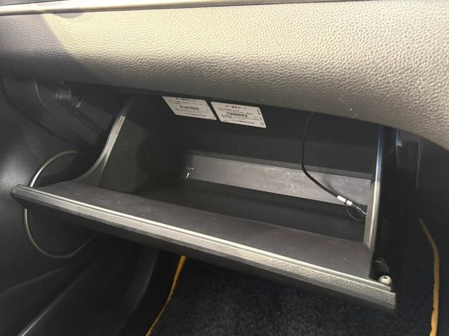 ハリアー プレミアム 4WD/社外ナビ/地デジ/クルーズコントロール/LEDヘッドライト/レザーシート/パワーシート/シートヒーター/ブルートゥースオーディオ/スマートキー/プッシュスタート/(61枚目)