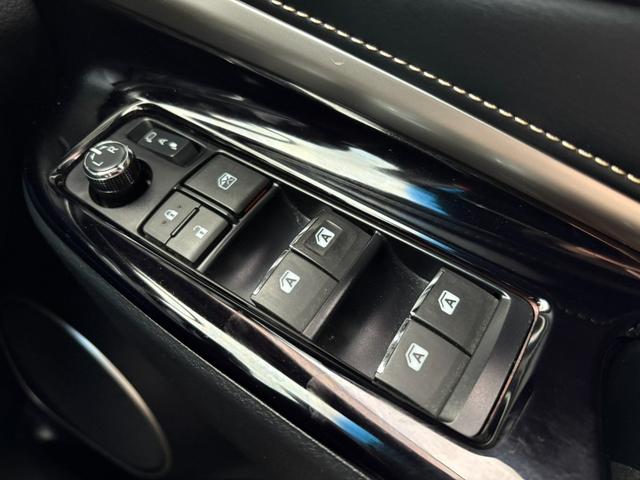 ハリアー プレミアム 4WD/社外ナビ/地デジ/クルーズコントロール/LEDヘッドライト/レザーシート/パワーシート/シートヒーター/ブルートゥースオーディオ/スマートキー/プッシュスタート/(62枚目)