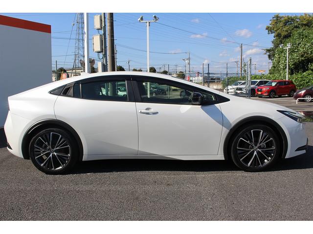 プリウス Ｇ　純正ナビ　フルセグ　バックカメラ　ブラインドスポットモニター　衝突軽減ブレーキ　アダプティブクルーズコントロール　純正１９インチアルミホイール　ＡＣ１００Ｖ電源　ビルドインＥＴＣ２．０　ＬＥＤライト（5枚目）