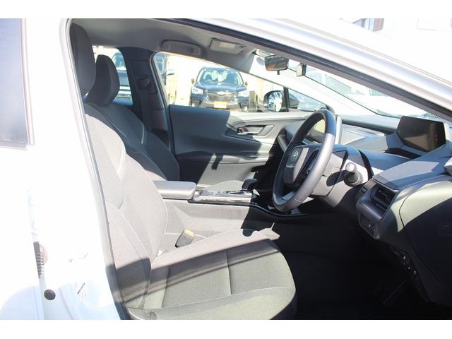 プリウス Ｇ　純正ナビ　フルセグ　バックカメラ　ブラインドスポットモニター　衝突軽減ブレーキ　アダプティブクルーズコントロール　純正１９インチアルミホイール　ＡＣ１００Ｖ電源　ビルドインＥＴＣ２．０　ＬＥＤライト（30枚目）