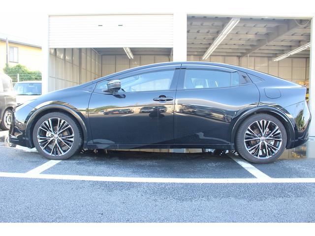 プリウス Ｚ　パノラマルーフ　純正ディスプレイ　フルセグ　バックカメラ　ブラインドスポットモニター　衝突軽減ブレーキ　シートエアコン　シートヒーター　ステアリングヒーター　アダプティブクルーズコントロール　ＬＥＤ（9枚目）