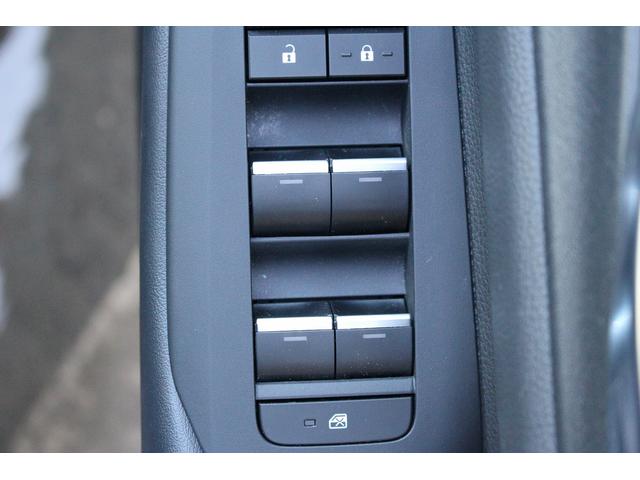 プリウス Ｚ　パノラマルーフ　純正ディスプレイ　フルセグ　バックカメラ　ブラインドスポットモニター　衝突軽減ブレーキ　シートエアコン　シートヒーター　ステアリングヒーター　アダプティブクルーズコントロール　ＬＥＤ（51枚目）