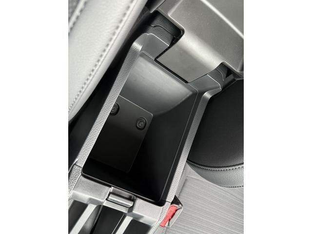 ＷＲ－Ｖ Ｚ　ブラックスタイル　Ｒ７登録／純正９型ナビ／地デジ／Ｂカメラ／衝突軽減／レーダークルーズコントロール／ＥＴＣ／ＬＥＤ／シートヒーター／ステアリングヒーター／スマートキー／プッシュスタート／（68枚目）